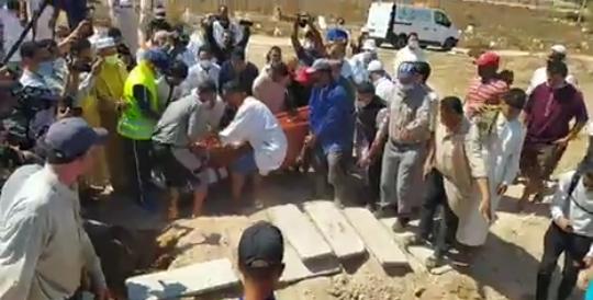 مغرب تايمز - تشييع جثامين السائقين المغربيين إلى مثواهما الأخير