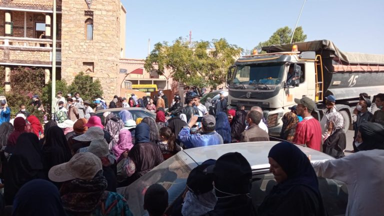 مغرب تايمز - ساكنة إغرم بتارودانت تحتج ضد "مافيا الرعي الجائر"