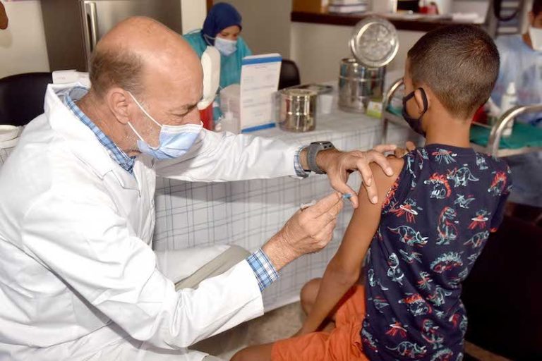 مغرب تايمز - وزارة التعليم : الدراسة الحضورية للتلاميذ الملقحين و"عن بعد" لغير الملقحين