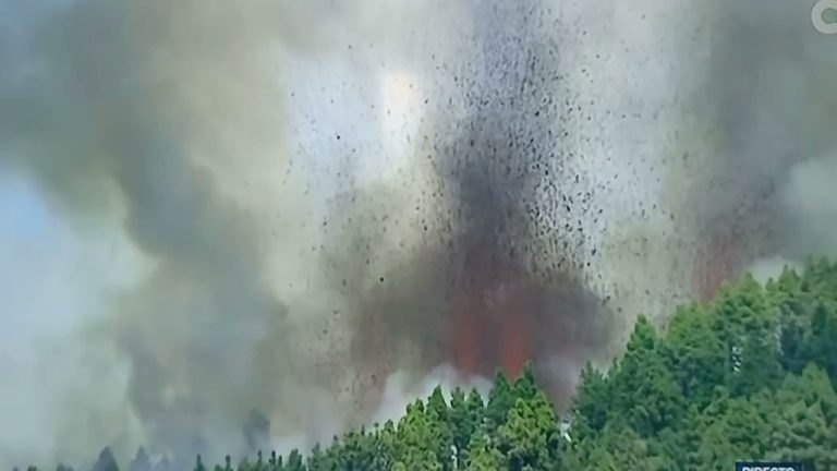 مغرب تايمز - "ثنائي أكسيد الكبريت" من لابالما يغطي سماء المغرب ابتداء من غد الجمعة؟