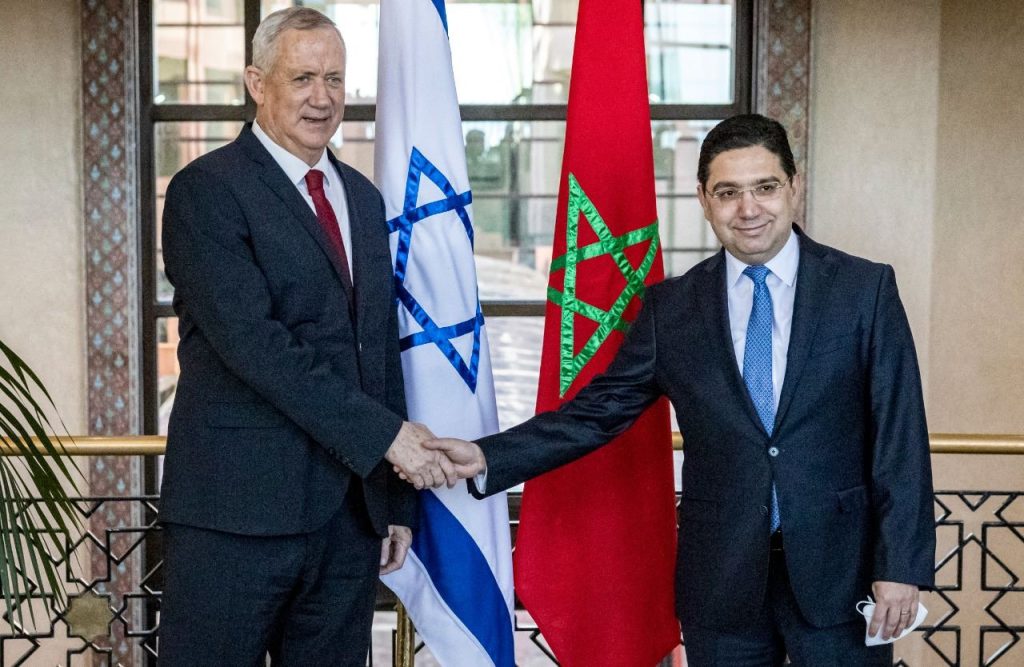 مغرب تايمز - وزير الدفاع الإسرائيلي يودع المغرب بعد توقيعه على اتفاقيات "تاريخية"