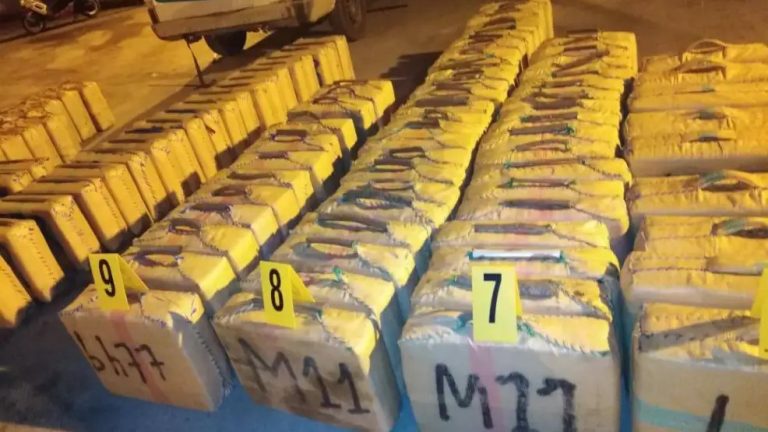 مغرب تايمز - إجهاض عملية تهريب وحجز طنين من المخدرات