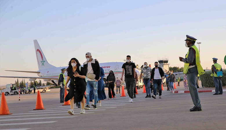 مغرب تايمز - المغرب يمنع المسافرين القادمين من جنوب افريقيا من ولوج التراب الوطني