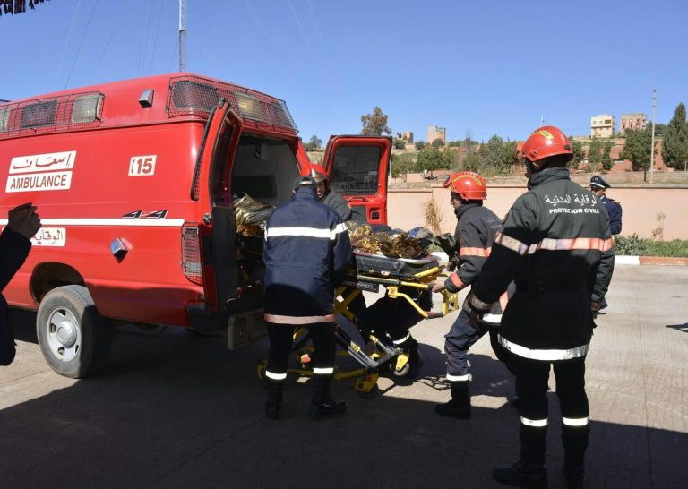 مغرب تايمز - مقتل عامل في إنهيار الأثرية بمشروع تحلية مياه البحر بآشتوكة