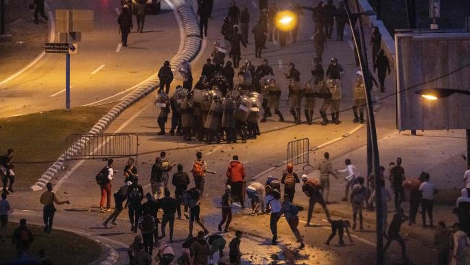 مغرب تايمز - إشاعة برفع المغرب مراقبته لحدود سبتة تحول الفنيدق إلى ساحة حرب