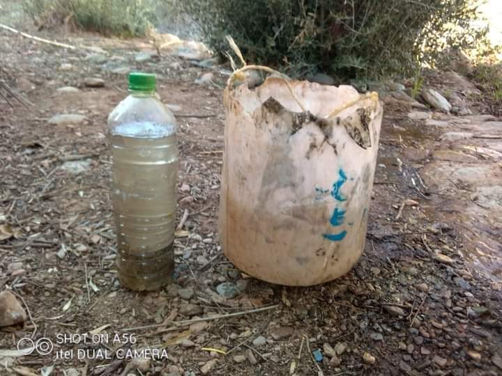مغرب تايمز - مجهولون يفرغون زيوت محروقة في بئر مياه الشرب بشيشاوة
