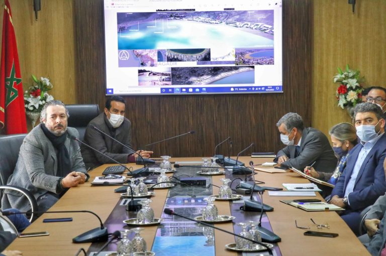 مغرب تايمز - المجلس الجماعي لأكادير يجتمع مع الفاعلين السياحيين