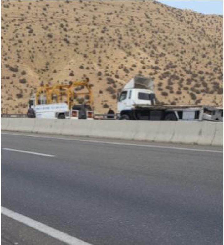 مغرب تايمز - أكادير.. إنقلاب شاحنة "أسماك" بمنعرج خطير