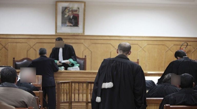 مغرب تايمز - هستيريا تصيب " موثق " لحظة التحقيق بمحكمة أكادير