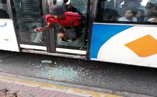 مغرب تايمز - حافلات"حضرية" حلبة للمصارعة.. و"المسؤولين"في سبات