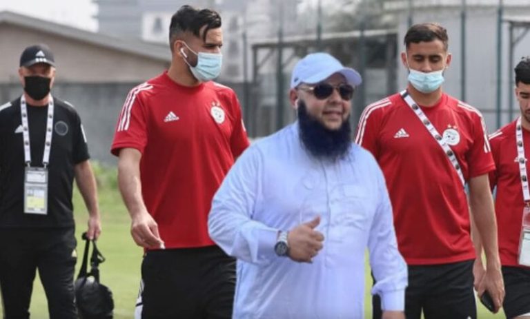 مغرب تايمز - الراقي يصل إلى الكاميرون لفك السحر و"عقدة" تهديف المنتخب الجزائري