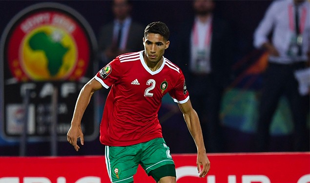 مغرب تايمز - الأسود تضمن الصدارة و " أشرف حكيمي " بطل المقابلة
