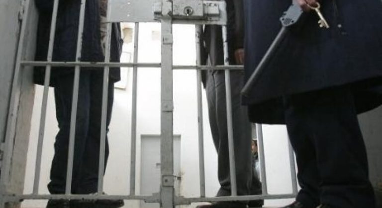 مغرب تايمز - تفكيك شبكة"تزوير الجوازات".. يجر 5 ممرضين إلى السجن