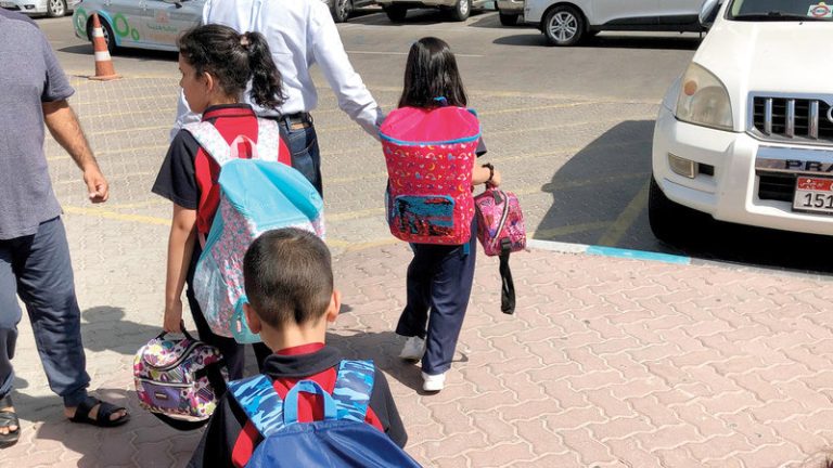 مغرب تايمز - بنموسى يؤكد أن الرقمنة ستخفف وزن المحفظة المدرسية
