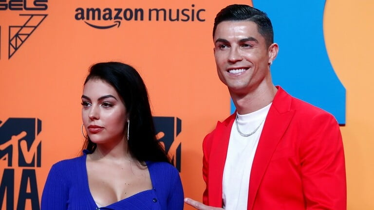 مغرب تايمز - هكذا احتفل رونالدو بحبيبته