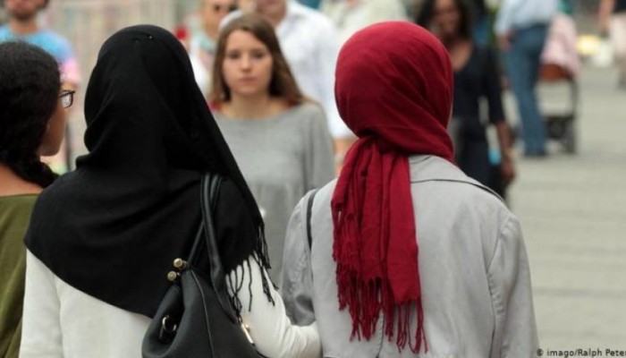مغرب تايمز - فرنسا تمنع ارتداء "الحجاب" في التظاهرات الرياضية