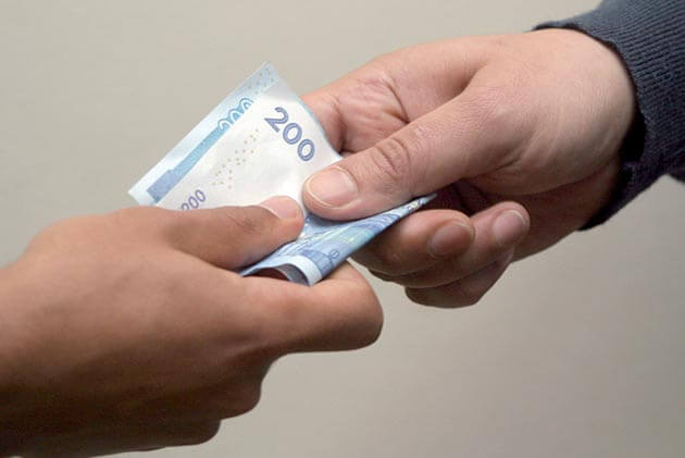 مغرب تايمز - فضيحة بالمركز الطبي لتيكيوين .. شواهد طبية مقابل 50 درهم