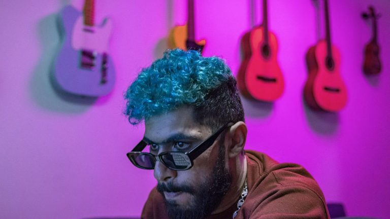 مغرب تايمز - حفل "دوليبران" و"طوطو" بأكادير يتحول إلى رشق بالحجارة