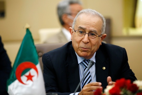 مغرب تايمز - وزير خارجية الجزائر " لن نخوض حربا مع بلد جار "