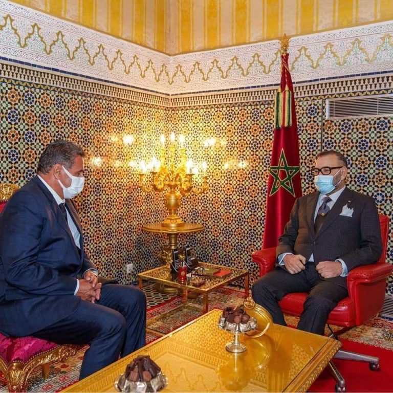مغرب تايمز - الملك يستقبل رئيس الحكومة ووزير الفلاحة + بلاغ للديوان الملكي
