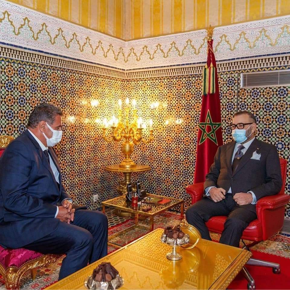 مغرب تايمز - الملك يستقبل رئيس الحكومة ووزير الفلاحة + بلاغ للديوان الملكي