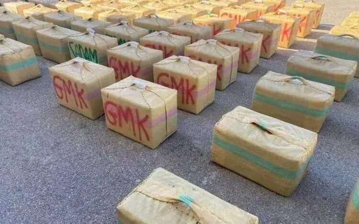 مغرب تايمز - إحباط تهريب ستة أطنان من المخدرات وحجز قوارب وسيارات بالقنيطرة