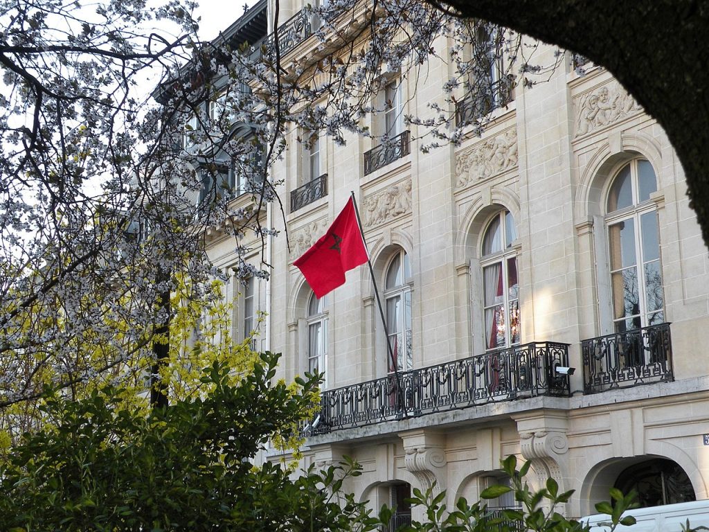مغرب تايمز - الطلبة المغاربة بأوكرانيا يعيشون حالة التشرد والأبناك تعطلت