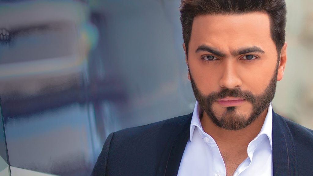 مغرب تايمز - الإمارات تمنح بطاقة السعادة لتامر حسني