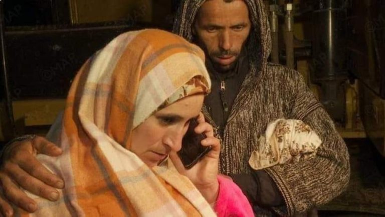 مغرب تايمز - لجنة بالقصر الملكي تنقل أسرة " ريان " نحو الرباط