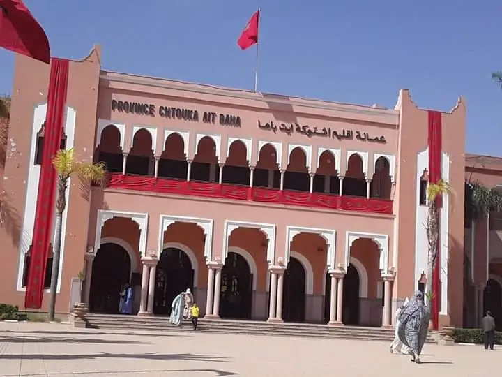 مغرب تايمز - فضيحة بآشتوكة " أعوان السلطة " أشباح وآخرون يزاولون مهام تجارية خارج الإقليم