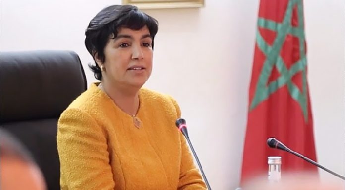 مغرب تايمز - زينب العدوي تتوج ب وسام فارس جوقة الشرف الفرنسي