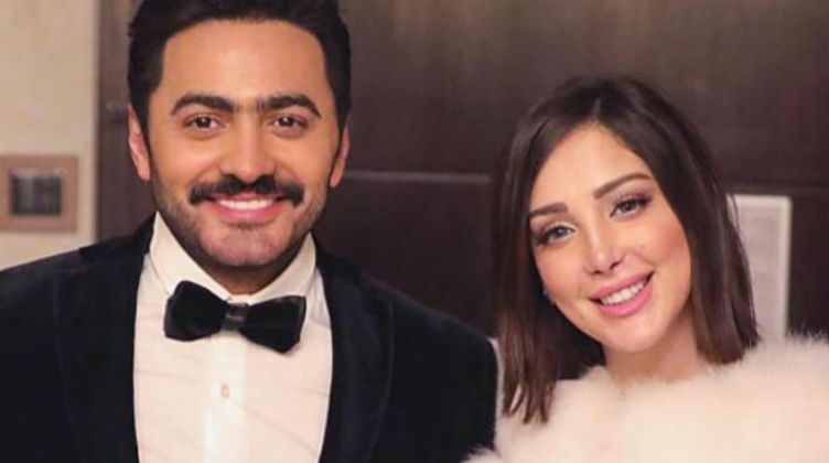 مغرب تايمز - تامر حسني يفاجأ زوجته بتصرف رومانسي أمام الجمهور