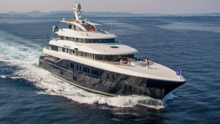 مغرب تايمز - هروب " يخت فاخر روسي " نحو السواحل المغربية