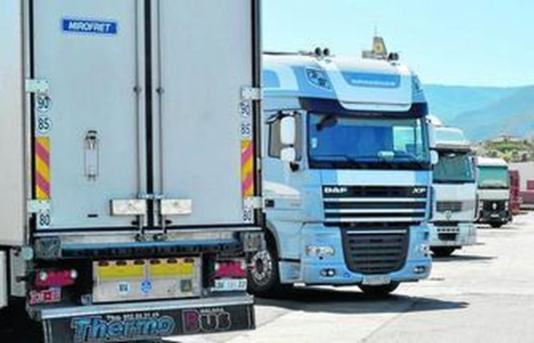 مغرب تايمز - توقيف " إسباني " وبحوزته علب " الماحيا " بسيدي بيبي