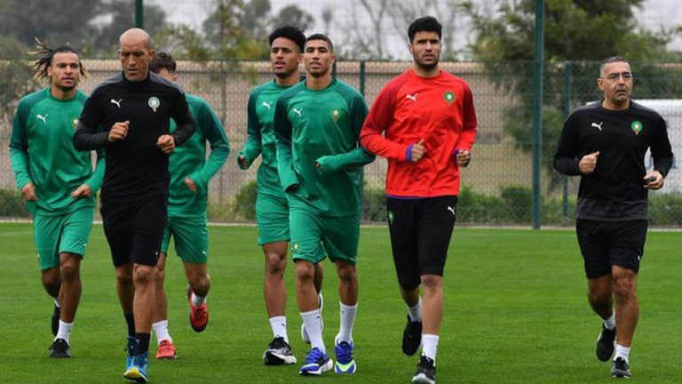 مغرب تايمز - أسود الأطلس تنهي آخر حصة تدريبية قبل مباراة الإياب