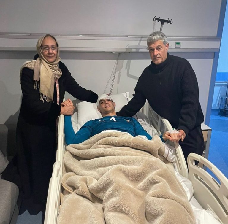 مغرب تايمز - ياسين بونو يطمئن الجماهير على حالته الصحية