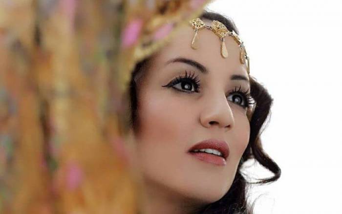 مغرب تايمز - سناء عكرود ترد على منتقدي تدويناتها