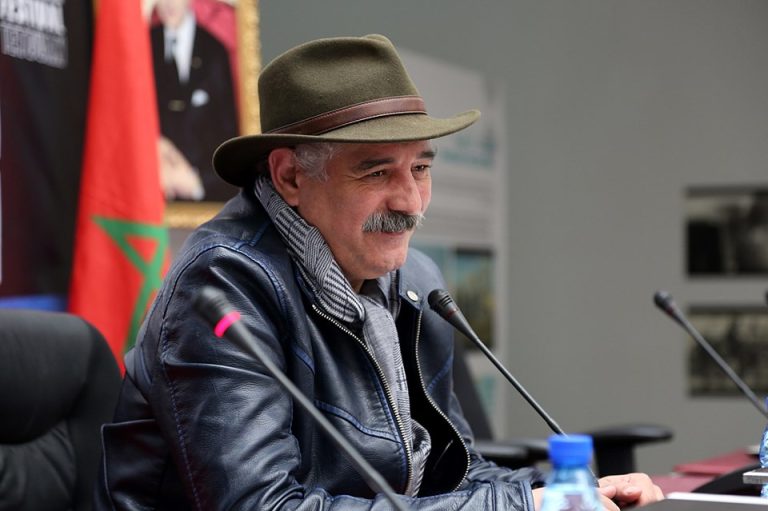 مغرب تايمز - محمد الشوبي: المغاربة لا يقرؤون .. يحكمون من العنوان فقط