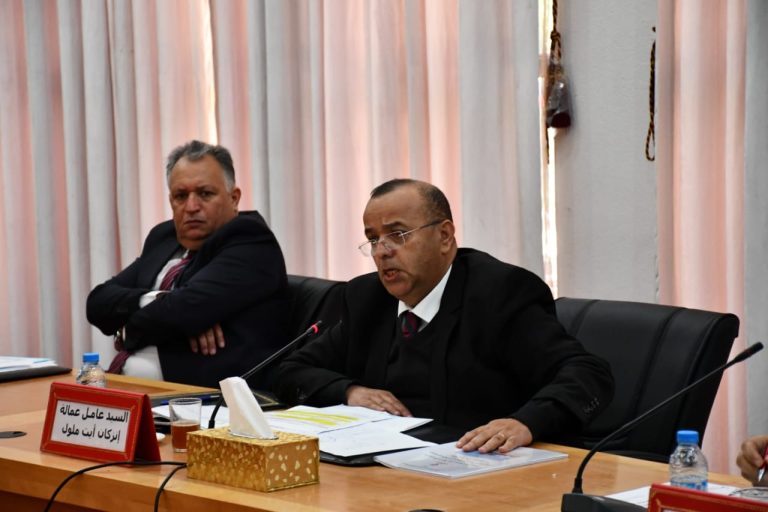 مغرب تايمز - عامل إنزگان " أبو الحقوق " يتكفل بمصاريف ربط 16 منزل بالماء الشروب بالقليعة