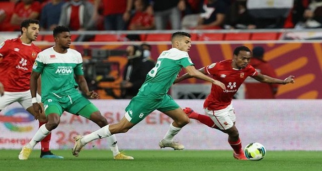 مغرب تايمز - الرجاء البيضاوي يخسر أمام الاهلي المصري وانتقادات جديدة للتحكيم الافريقي