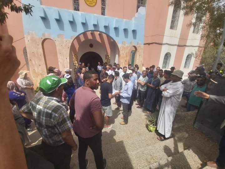 مغرب تايمز - جمع عام يتحول إلى حلبة للعراك بين أطياف سياسية بآشتوكة آيت باها