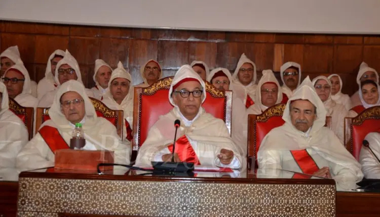 مغرب تايمز - "مجلس القضاء" يتوعد القضاة المتورطين في قضايا الفساد