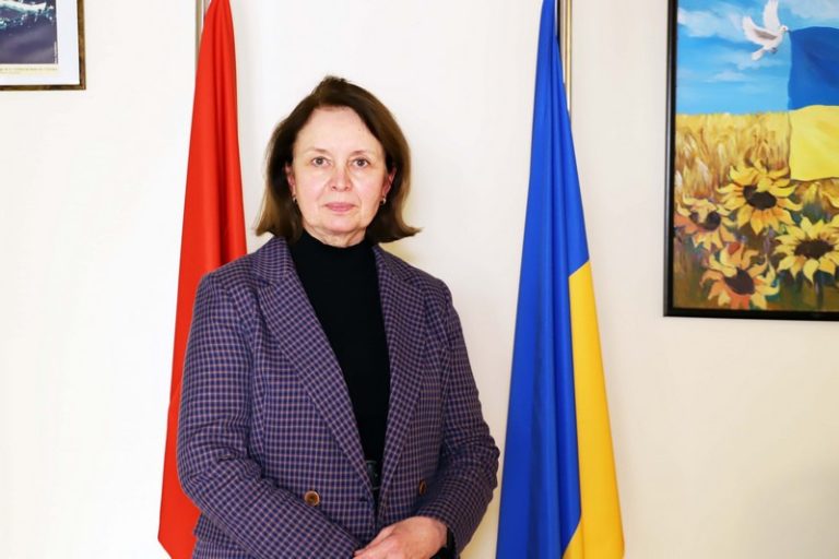 مغرب تايمز - سفيرة أوكرانيا تغادر المغرب