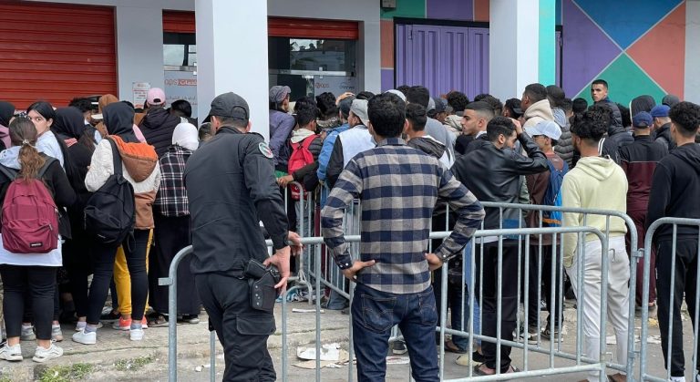 مغرب تايمز - رسميا…العودة لبيع تذاكر مباراتي الرجاء والوداد عبر المنصات الالكترونية