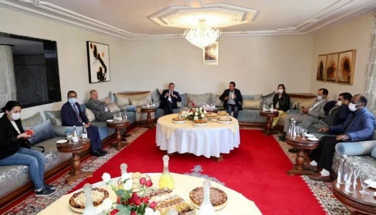 مغرب تايمز - بعد واقعة " الزلزال " بودرقة يطلب المسامحة عبر إفطار جماعي أكادير