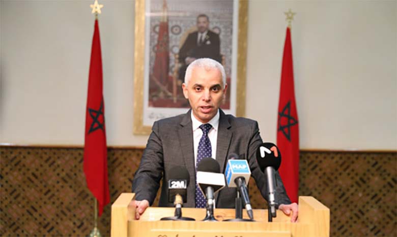 مغرب تايمز - آيت الطالب يدرس الحلول لسد الخصاص المهول في الأطباء
