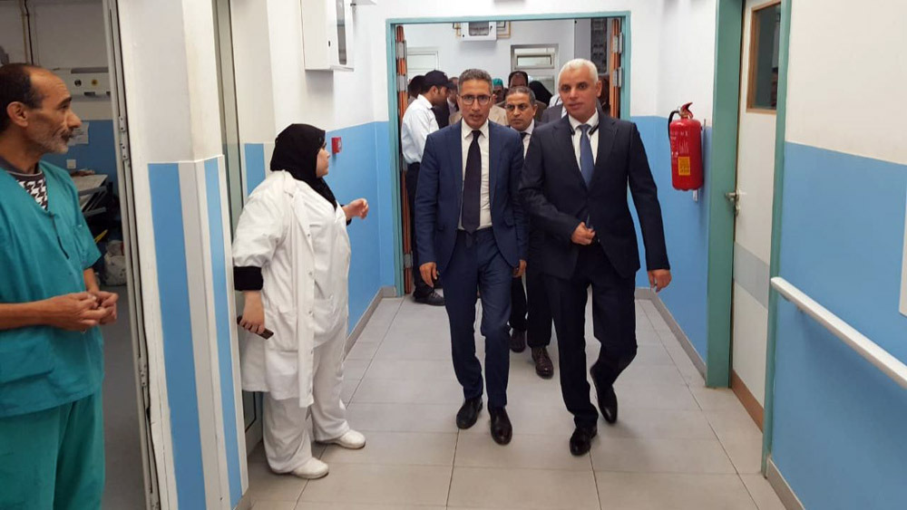 مغرب تايمز - وزارة ايت الطالب تحت المجهر بسبب اختلالات العرض الصحي بالمغرب
