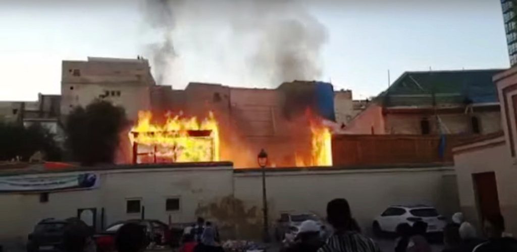 مغرب تايمز - بعد الغضبة الملكية حريق يأتي على 1700 محل تجاري بسوق سلا