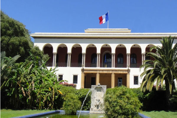 مغرب تايمز - السفارة الفرنسية "تختلس" المغاربة 4 ملايير و200 مليون