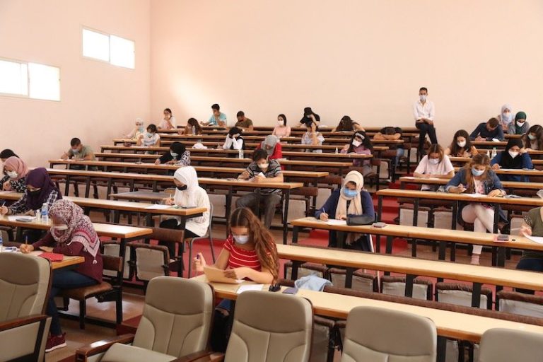 مغرب تايمز - أساتذة التعليم العالي يخوضون إضرابا وطنيا مصحوبا بإعتصام أمام الوزارة